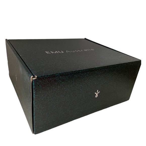 EMU Australia Blurred
Black / Australian sheepskin / Women's Boots / New in Box. - Picture 11 of 16